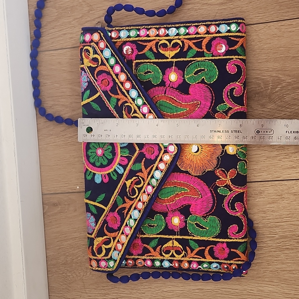 Embroidered Purse - Picture 7 of 9
